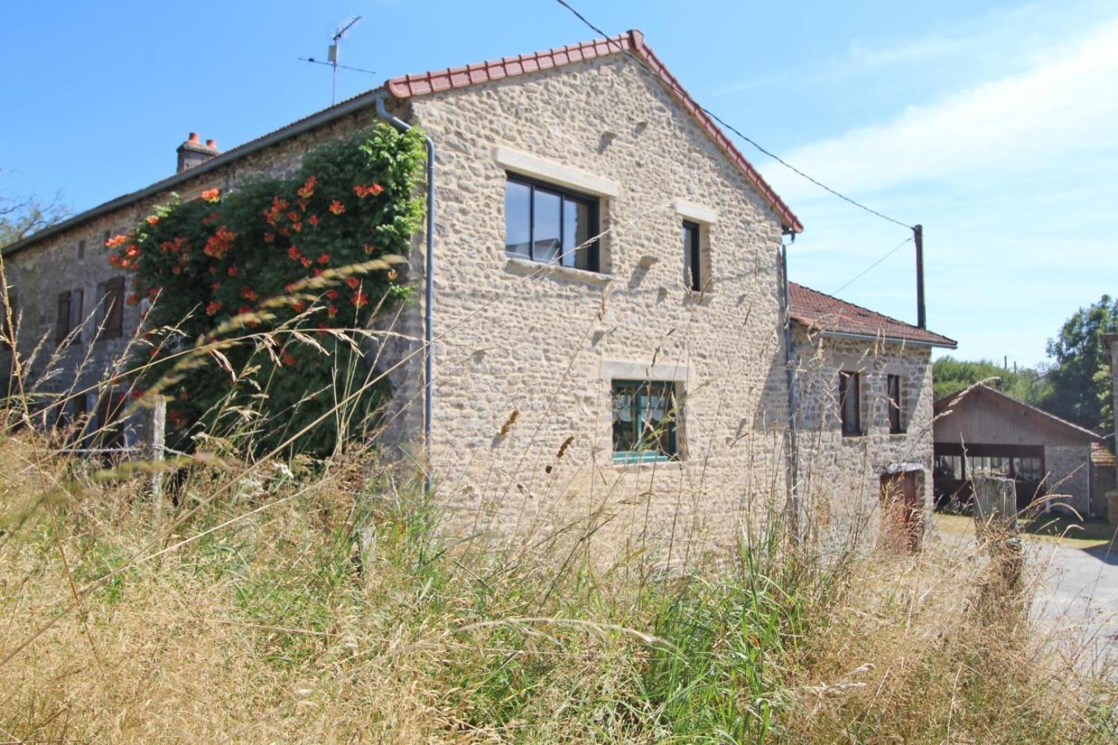 Kernad Bed & Breakfast Bersac-sur-Rivalier Exterior foto